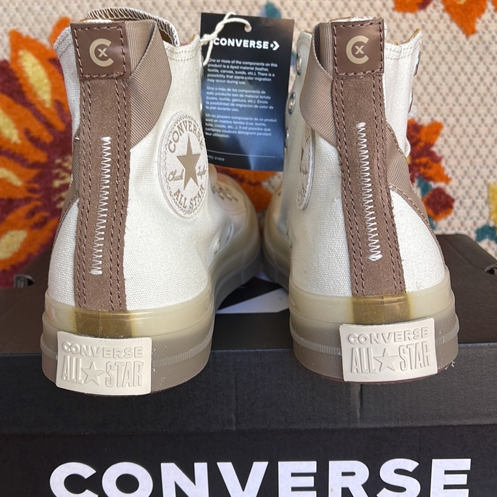 Converse A03294C
CTAS CX HI
EGRET/NOMAD KHAKI/WHEAT WMNS sneakers - Picture 14 of 16